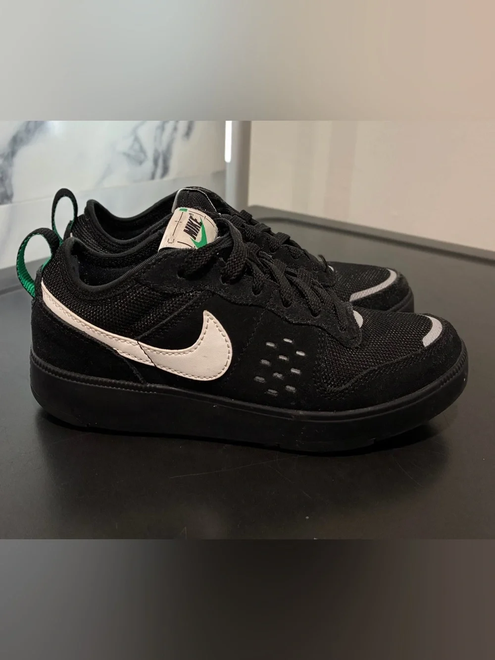 Nike classic low